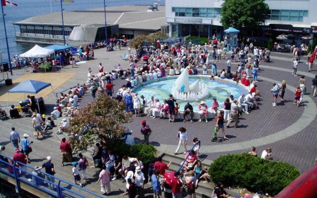 Coast Lonsdale Quay Hotel