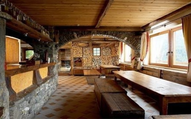 Crest Alpine Lodge & Spa