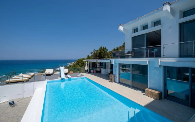 Icarus Luxury Beachfront Villa