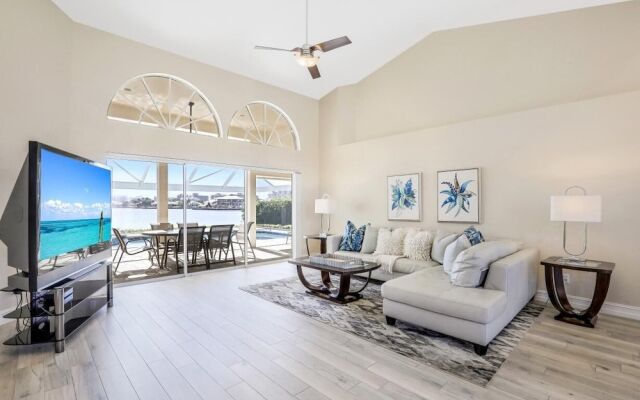 Waterfront Home With Spectacular View, Pool and spa