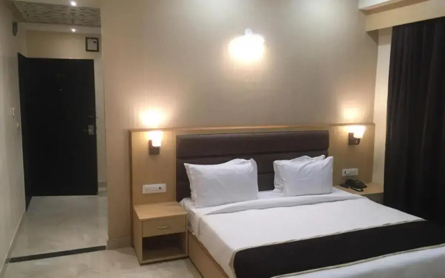 Hotel Aarunya Royale