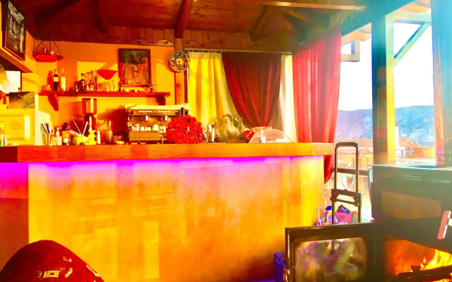 Aiolos Hotel