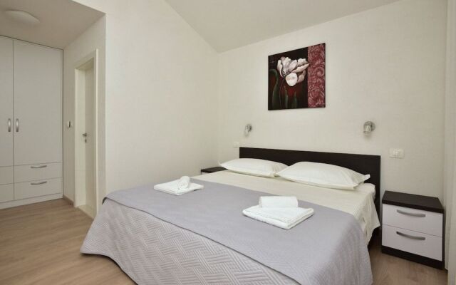 Apartments Mladen