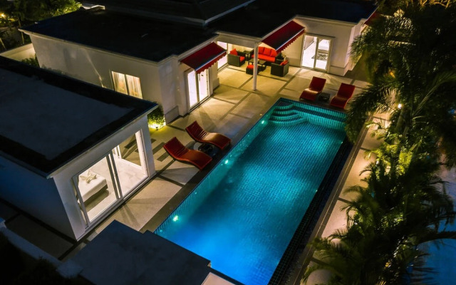 Luxury Pool Villa 54