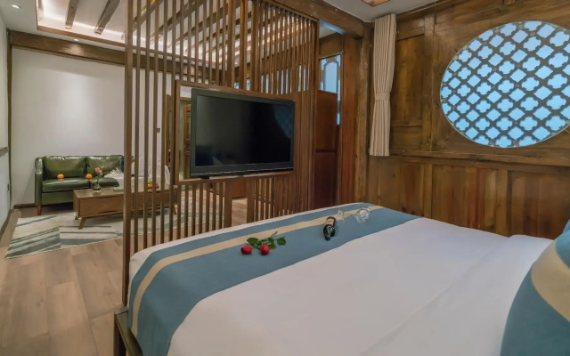 Lize Graceland Artistic Suite Inn