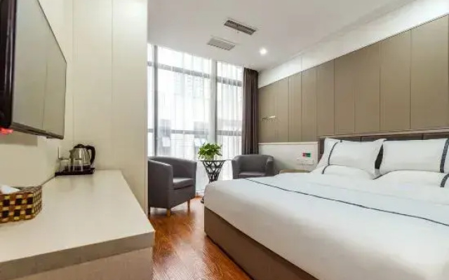Chongqing Xinhe Express Hotel (Lianhua Light Rail Station)