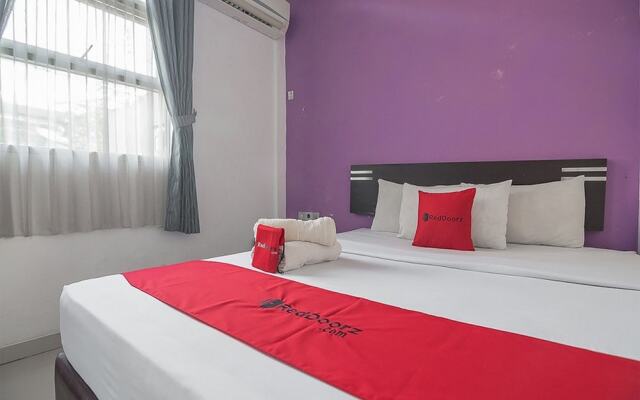 RedDoorz Plus near Undip Pleburan