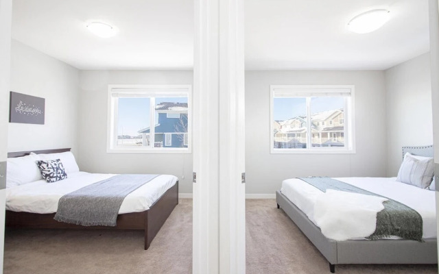 Bright Modern 4bed 2bath Townhouse With Parking