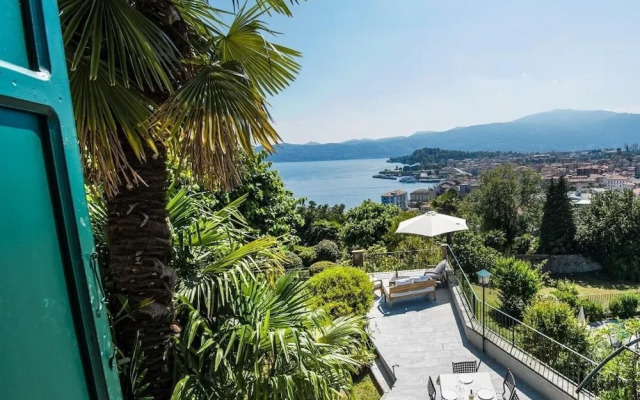 Il Motto Villa With big Garden and Lake View