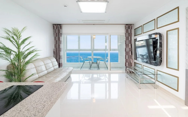 Pohang Pinewave Sea & Spa Pension