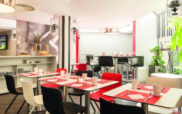 Kyriad Paris Nord Porte de Saint Ouen Hotel 