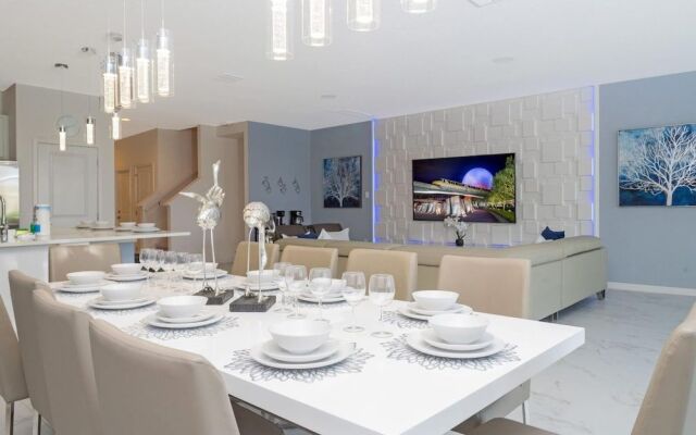 Spacious Home Near Disney