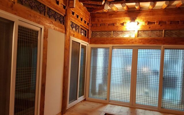 Hwangridangil Adamjeong Hanok Stay
