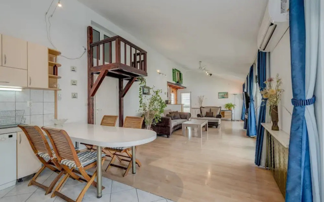 Spacious apartment Zvone with 3 balconies and parking