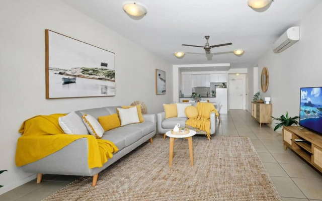 Pool View City Centre Apartment 206