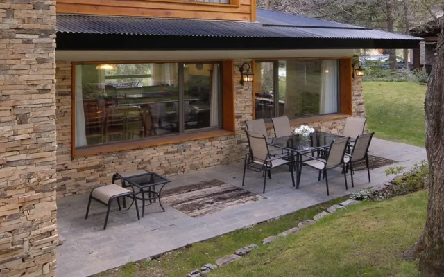 Amazing 4 Bedroom Chalet in Arelauquen AG6