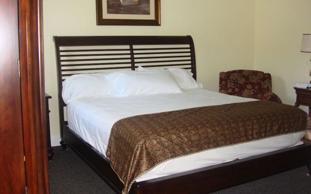 The City Hotel Bar & Grill