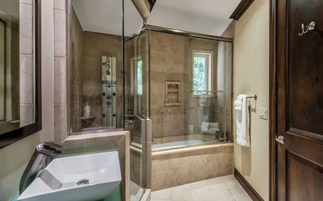 Robmar Mansion - Beverly Hills Mediterranean Estate With Pool & Sport Court