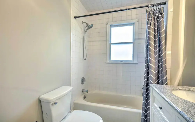 Family-friendly Keansburg Home: Walk to Beach!