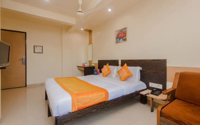 OYO 10382 Hotel Saffron Suites