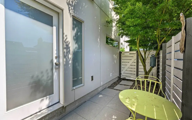 Canal & Mtn Views: Pet-friendly Seattle Retreat