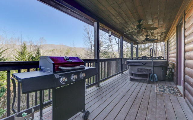 Mtn-view Getaway w/ Lake Access in Whittier!
