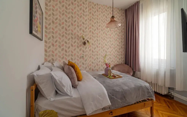 Spacious 3BR Atrium Penthouse Balcony Cismigiu