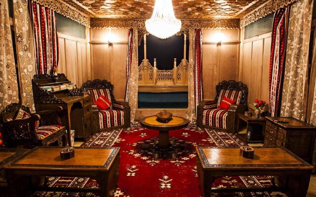 Khan Palace Group of Houseboats