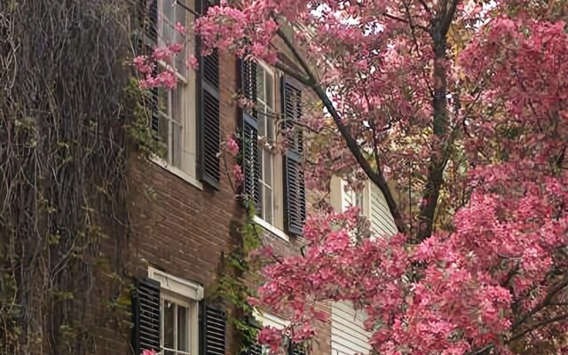 The Charleston House Bed & Breakfast