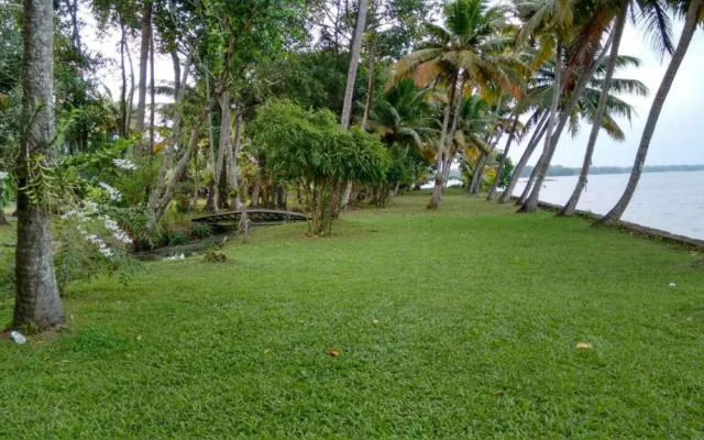 Vembanad House Boutique Back Water Homestay