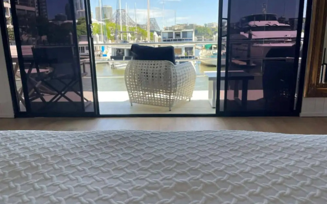 Luxury Penthouse Houseboat n the Heart of the City – Balcony – Brisbane