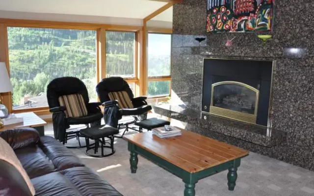 Sandstone Residences by Gore Creek Properties