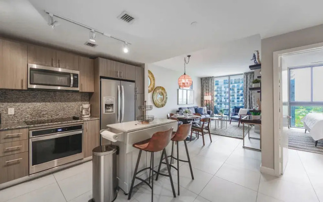 Downtown Doral Condo w-Free Parking