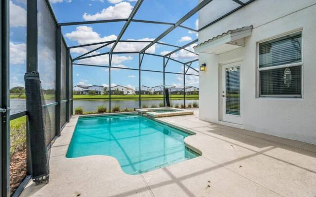 Luxury Storey Lake Retreat - Spacious Disney-near