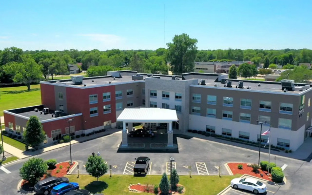 Holiday Inn Express & Suites Galesburg by IHG