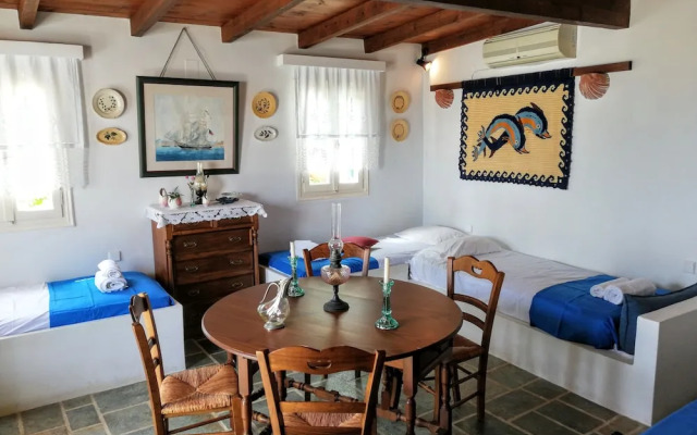 Traditional country house in Tinos