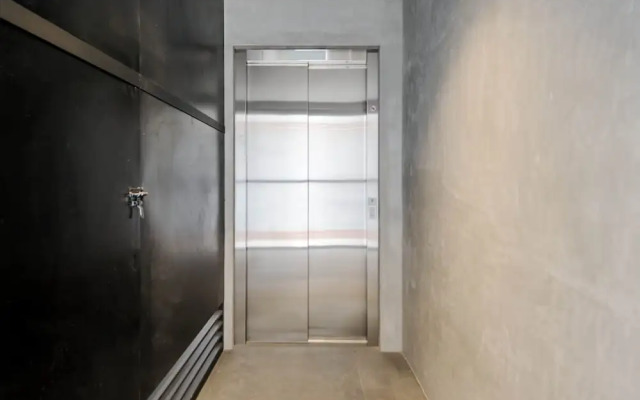 w Deluxe 1BR With Elegant Balcony in Roma Nte