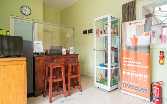 RedDoorz Syariah near Suncity Mall Sidoarjo