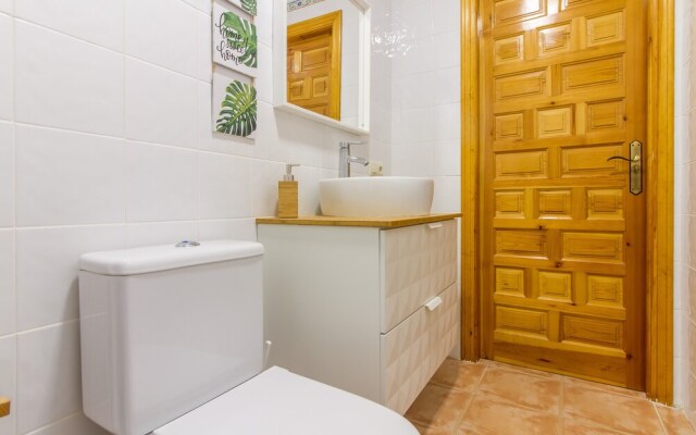 New Apartment With Charm by Robertapatments