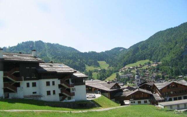 PARNASSE 203 La Clusaz skis aux pieds