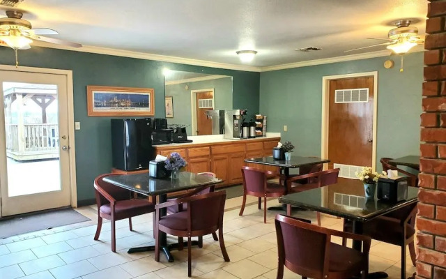 Candlelight Inn & Suites Hwy 69 near McAlester