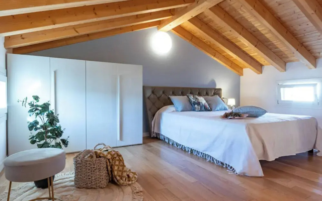 Comfy Apartment With Shared Pool