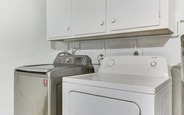 Near Beaches: Pet-friendly Sunrise Escape w/ Patio