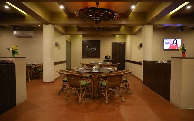 Neel's City Resort