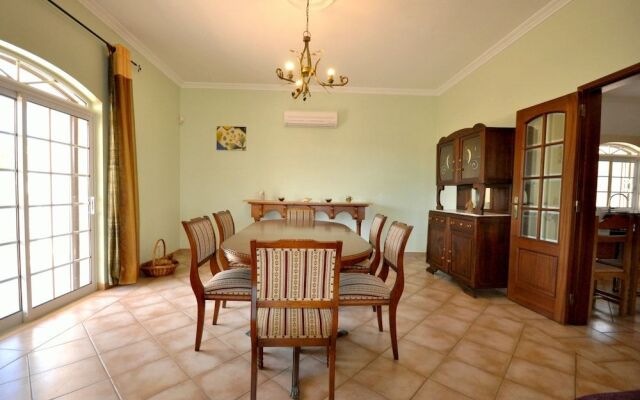 Large Country Villa With Private Pool, Vilamoura