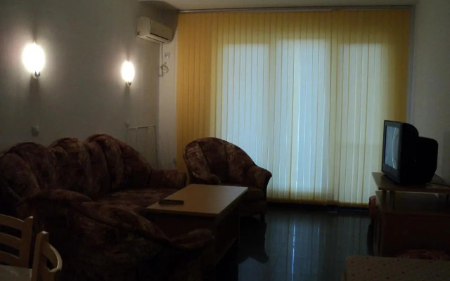 Meni Apartments and Guest Rooms