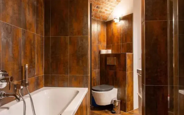 Bright Triplex - 4br/10p - Moulin Rouge