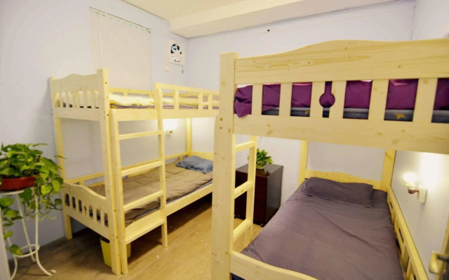 Broncos Youth Hostel