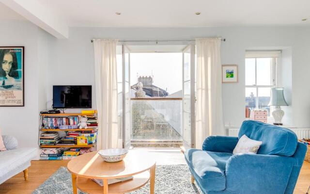 Apt 3, 26 Broad Street