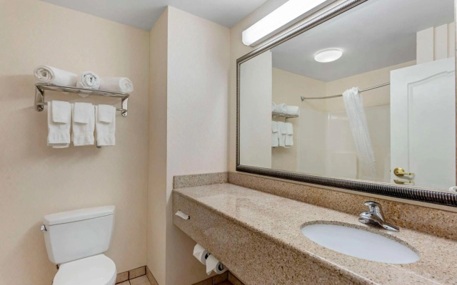 Comfort Inn & Suites Dover near Speedway